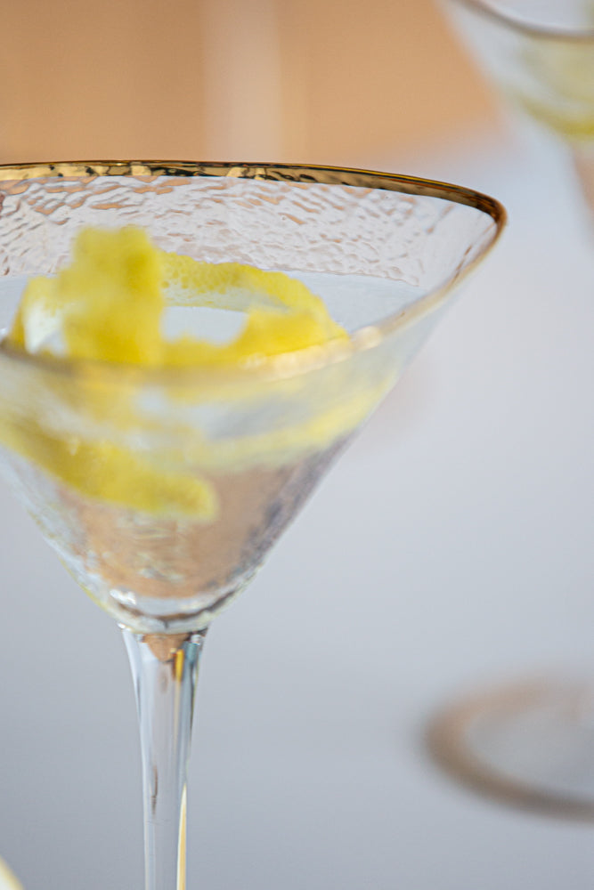Verre à cocktail bio avec bord doré