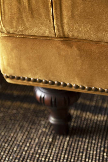 Canapé Chesterfield 3 places en velours ocre doré